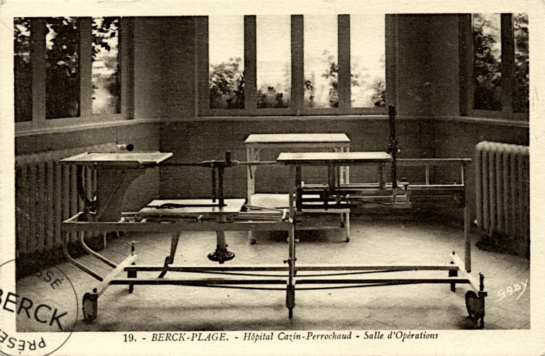 19 - Hôpital Cazin-Perrochaud - Salle d'Opérations