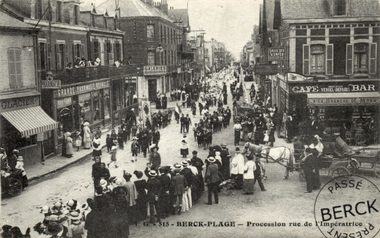515 - Procession rue de l'Impératrice