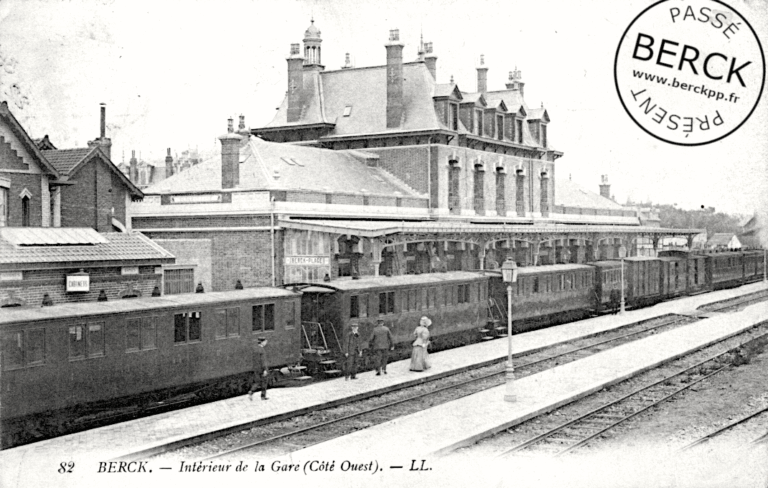 82 - Intérieur de la Gare (Côté Ouest)