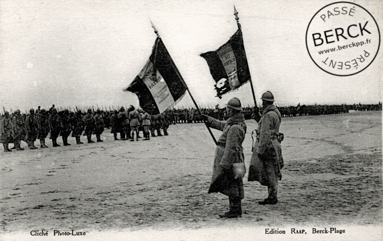Porte-drapeaux sur la plage
