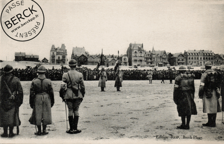 [ Revue des troupes devant le front de mer ]