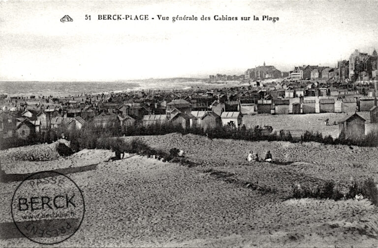 51 - Vue générale des Cabines sur la Plage