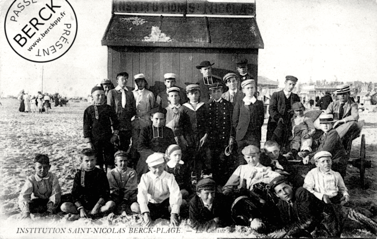 INSTITUTION SAINT-NICOLAS - La Cabine sur la Plage 1908