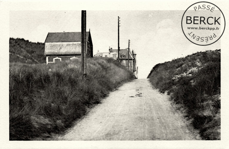 152 - Une Rue dans les Dunes