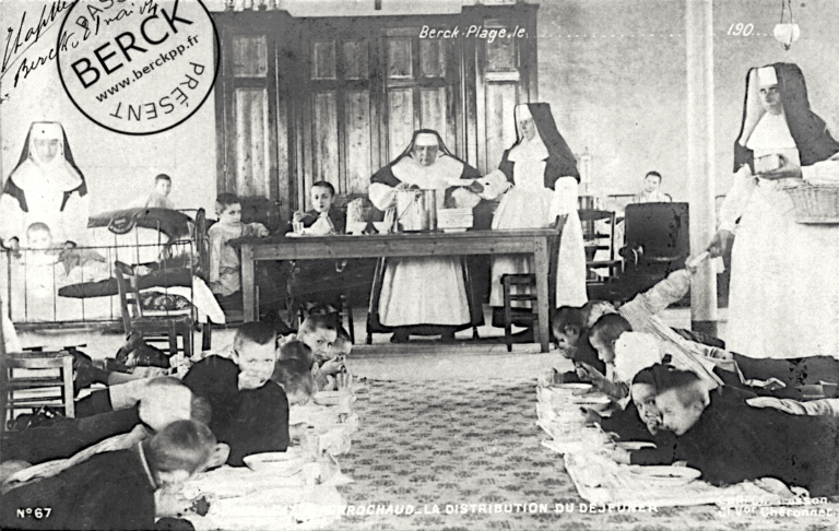 67 - Hôpital Cazin-Perrochaud - La distribution du déjeuner