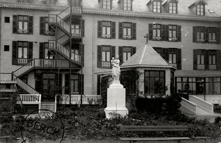 Hôpital Cazin-Perrochaud - La statue