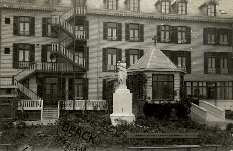 Hôpital Cazin-Perrochaud - La statue