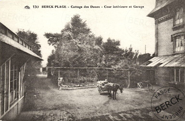 130 - Cottage des Dunes - Cour intérieure et Garage