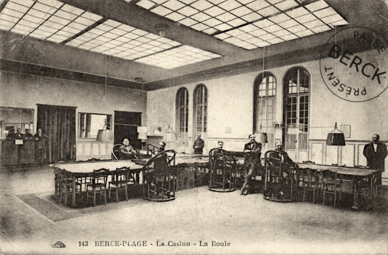 143 - Le Casino - La Boule