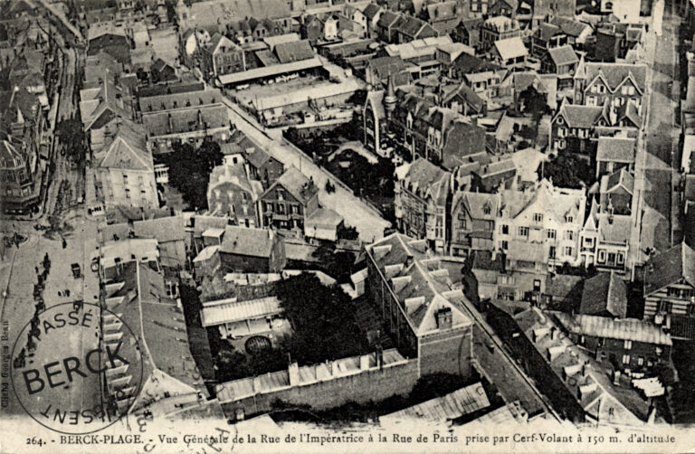 264 - Vue générale de la Rue de l'Impératrice à la Rue de Paris prise par Cerf-Volant à 150 m
