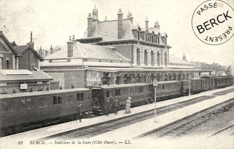 82 - Intérieur de la Gare (Côté Ouest)