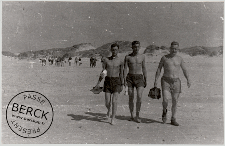 Détente sur la plage - Juillet 1940 (1)