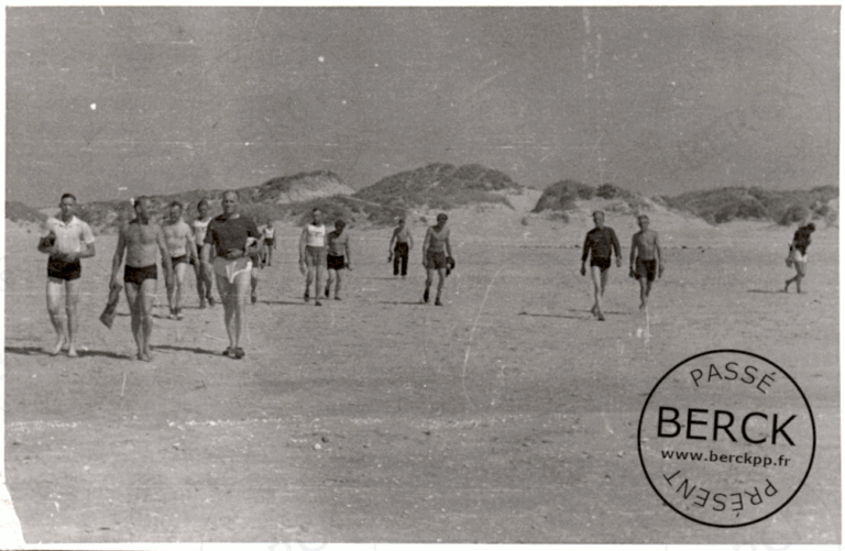 Détente sur la plage - Juillet 1940 (2)