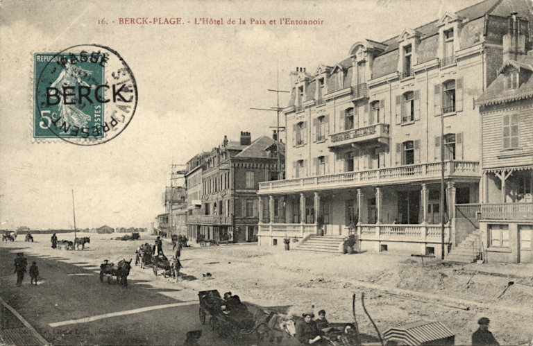 16 - L'Hôtel de la Paix et l'Entonnoir