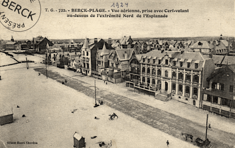 722 - Vue aérienne, prise avec Cerf-volant au-dessus de l'extrémité Nord de l'Esplanade