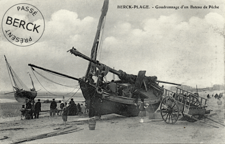Goudronnage d'un Bateau de Pêche
