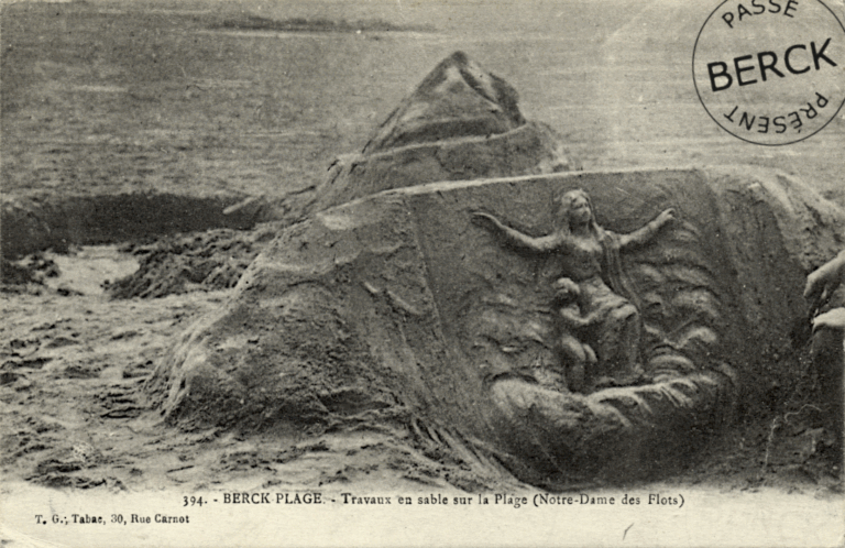 394 - Travaux en sable sur la Plage (Notre-Dame des flots)
