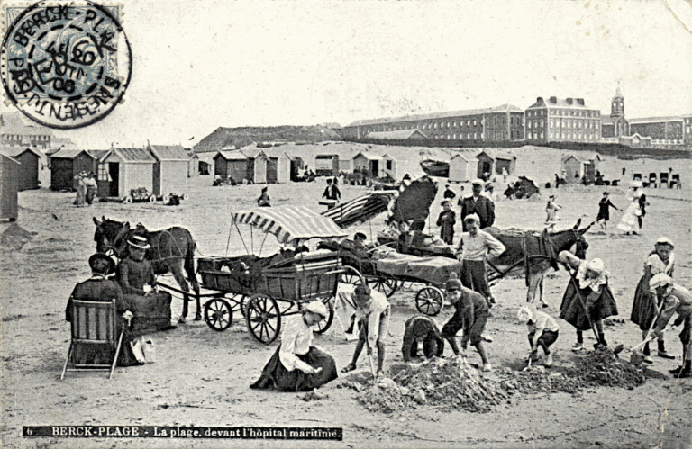 6 - La plage, devant l'hôpital maritime