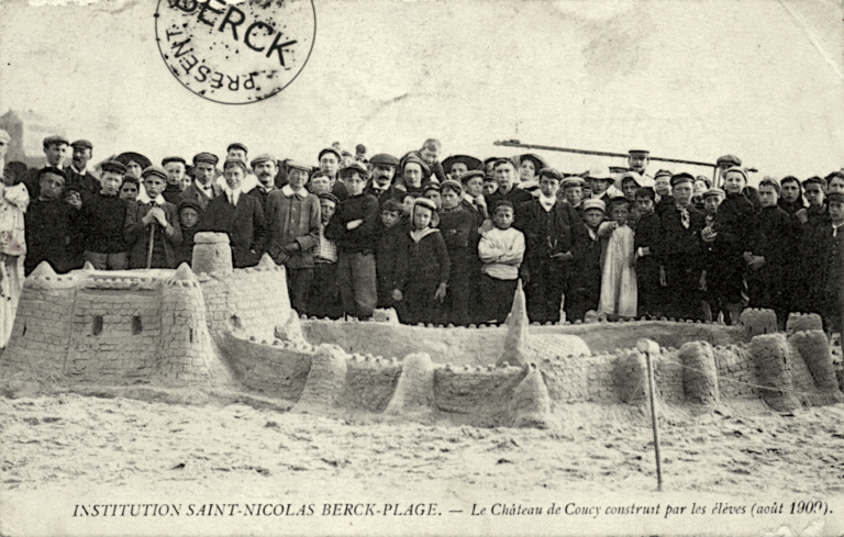 INSTITUTION SAINT-NICOLAS - Le Château de Coucy construit par les élèves (août 1909)