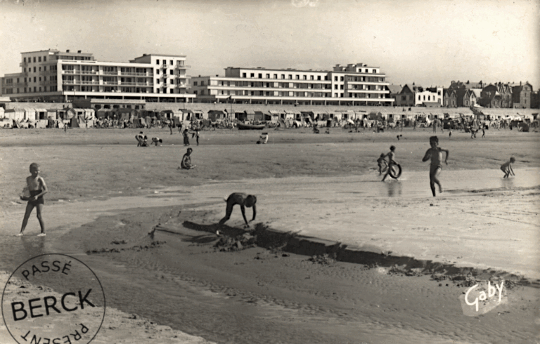 32 - L'Esplanade vue de la Plage
