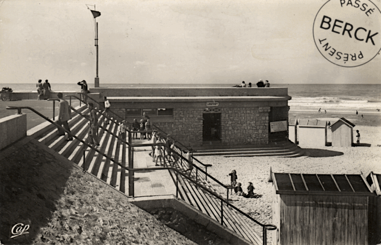 60 - Les Escaliers menant à la Plage