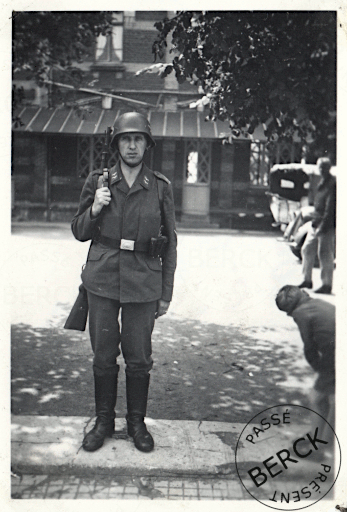 Un caporal de la luftwaffe - Juillet 1940