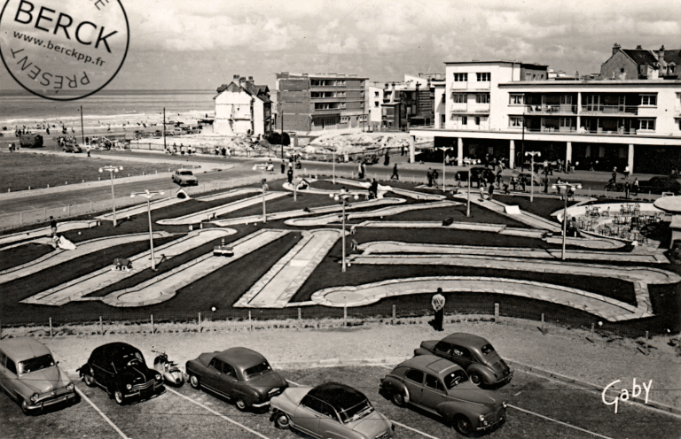 103 - Le Golf Miniature - Place de LEntonnoir