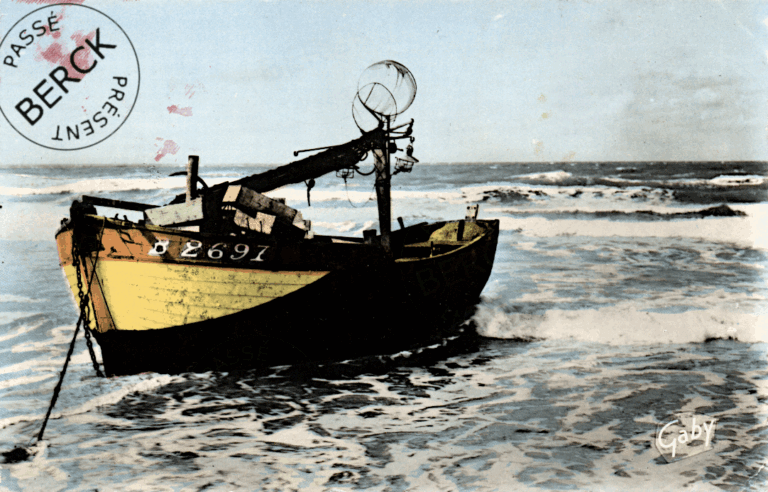 39 - Bateau de Pêche par Gros Temps