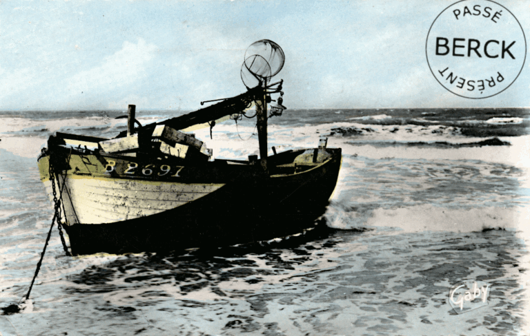 49 - Bateau de Pêche par gros Temps