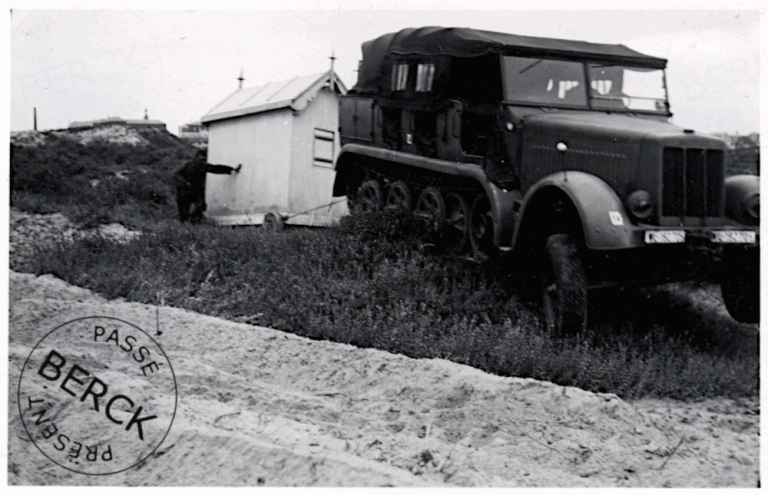 Semi chenillé SDKFZ 8 dans les dunes