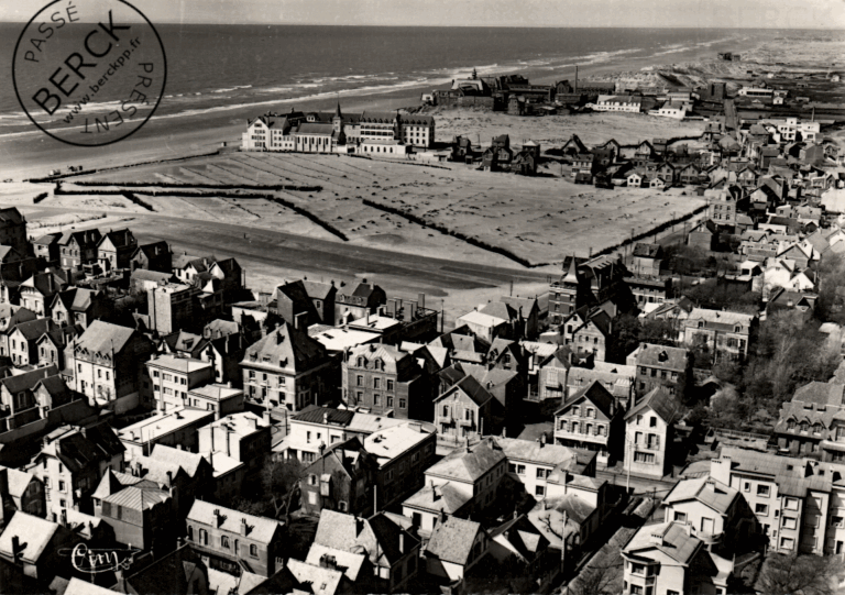 58-29 A - Le Parking - Vue générale aérienne