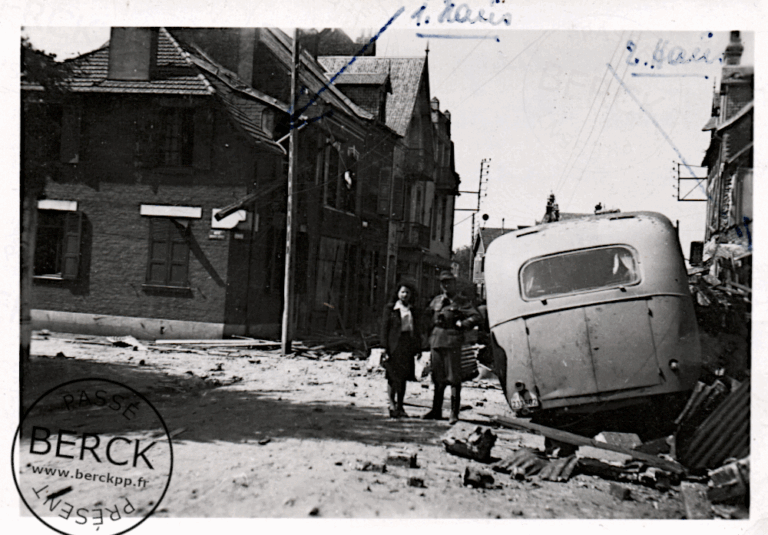 Une rue bombardée (Juillet 1944)