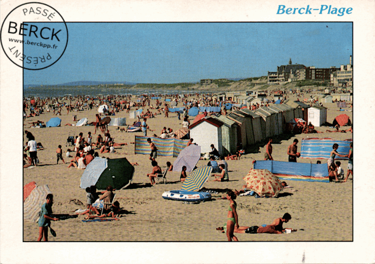 10 - Le front de mer, la plage et les cabines