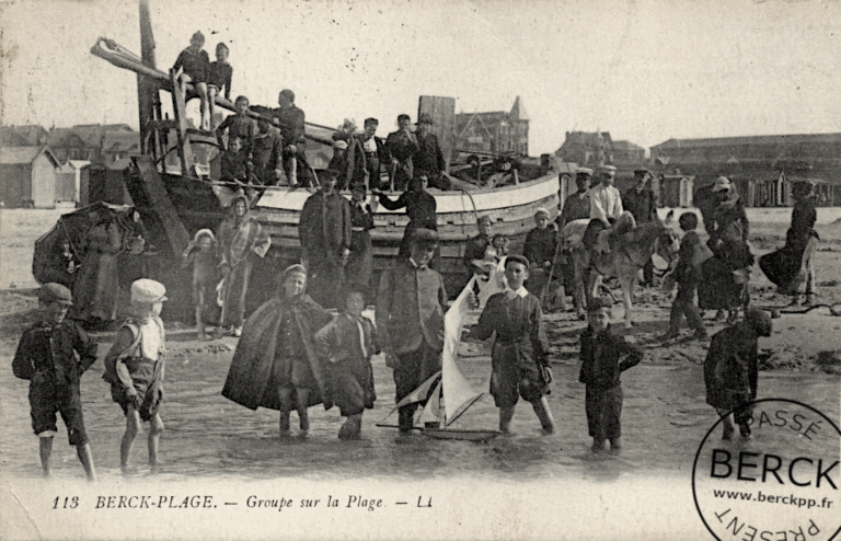 113 - Groupe sur la Plage