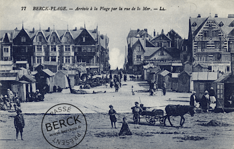 77 - Arrivée à la Plage par la rue de la Mer