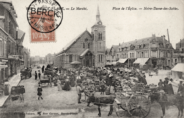 209 - Le Marché - Place de l'Eglise - Notre-Dame-des-Sables