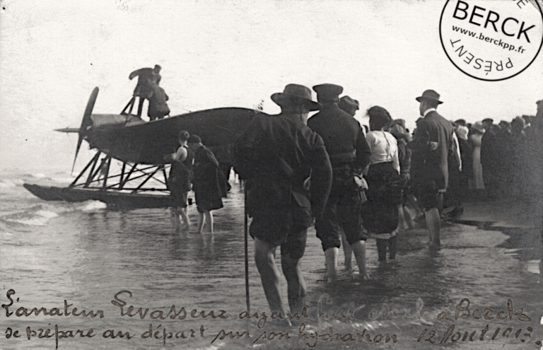 L'aviateur Levasseur en escale à Berck